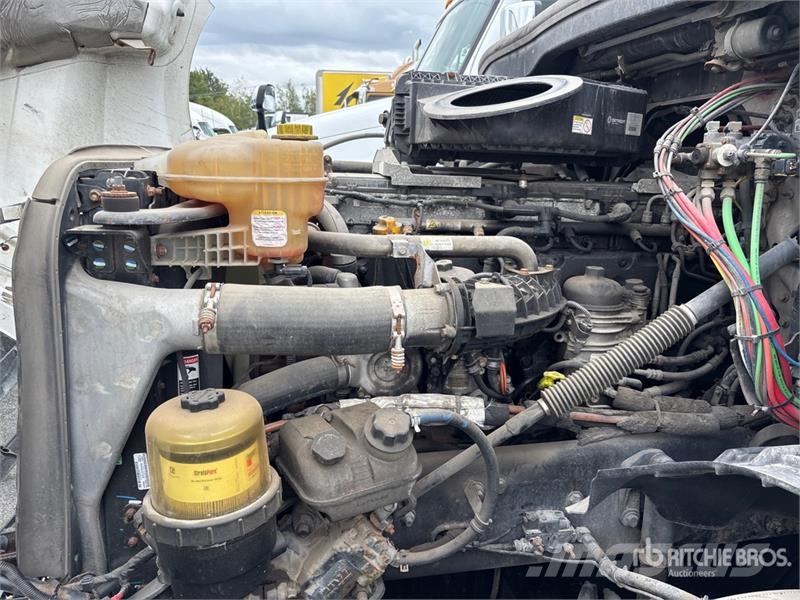 Freightliner Cascadia 126 6x4 6x4 T/A Sleeper Truck Tractor (In Tractor Units