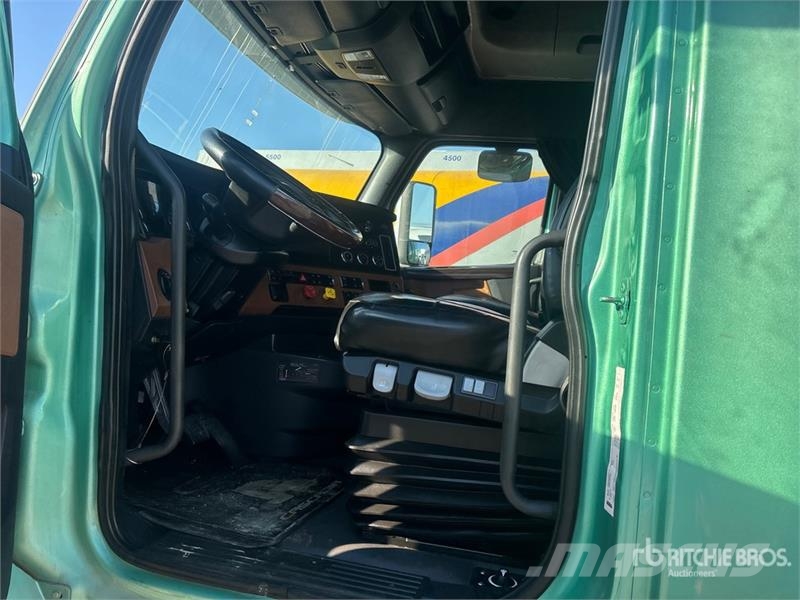 Freightliner Cascadia 126 6x4 T/A Sleeper Truck Tractor Truck Tractor Units