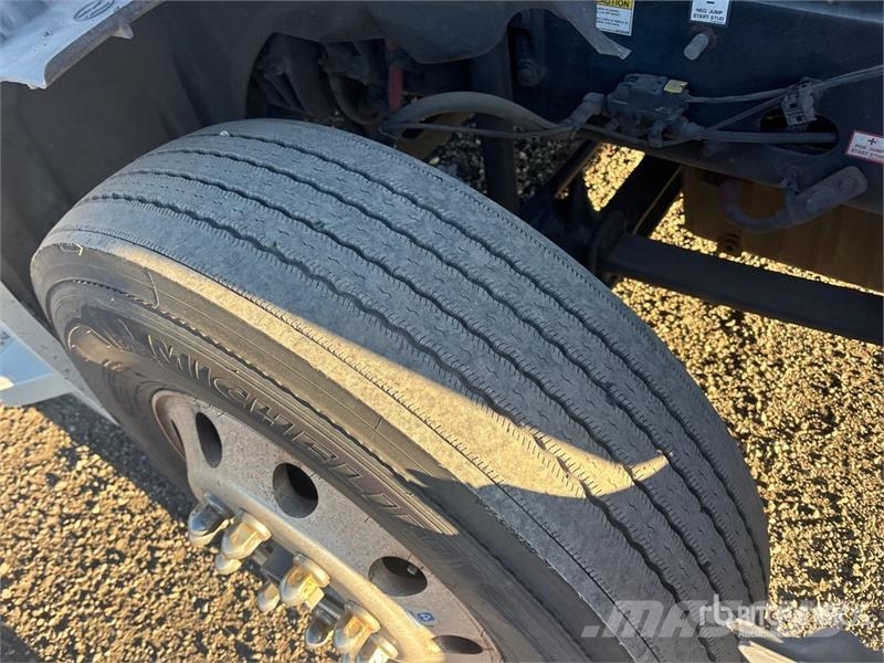 Freightliner Cascadia 126 وحدات الجر