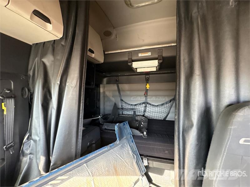 Freightliner Cascadia 126 6x4 T/A Sleeper Truck Tractor (Inoper Sattelzugmaschinen