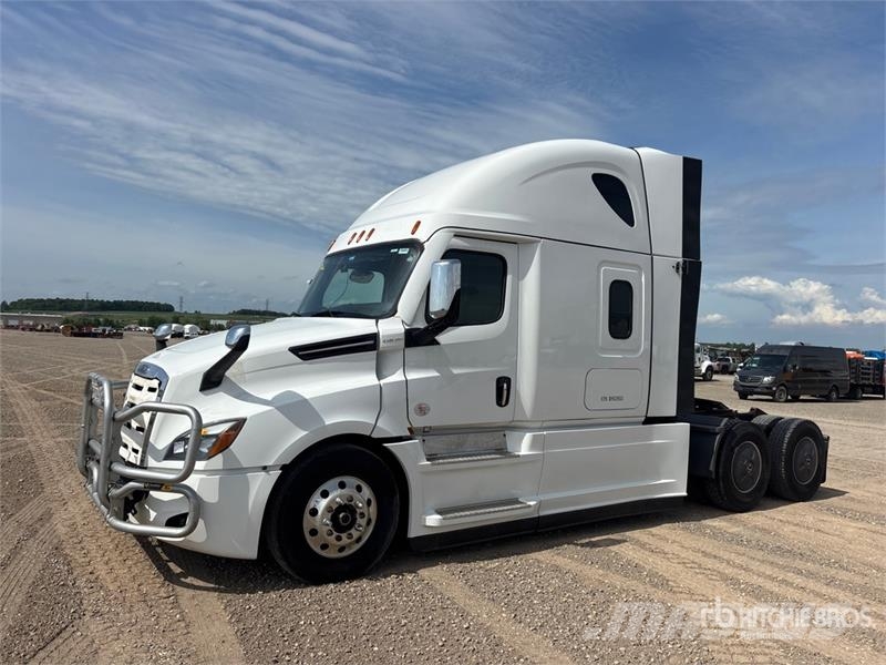 Freightliner Cascadia 126 6x4 T/A Sleeper Truck Tractor Тягачі