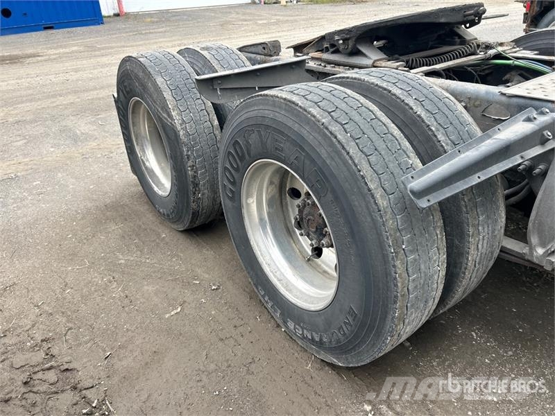 Freightliner Cascadia 126 6x4 T/A Sleeper Truck Tractor (Inoper Cabezas tractoras
