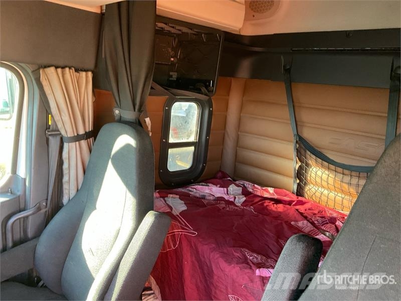 Freightliner Cascadia 126 6x4 T/A Sleeper Truck Tractor Traktorske jedinice