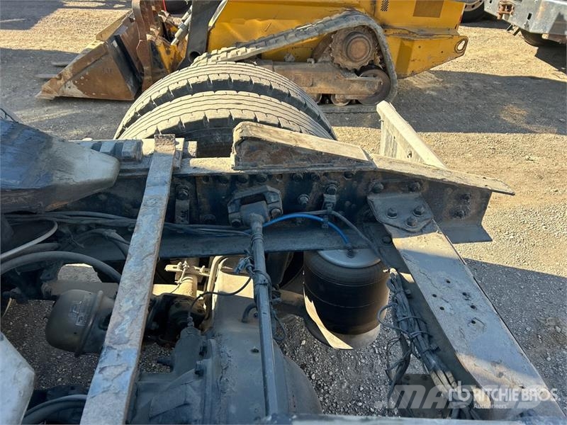 Freightliner Cascadia 126 6x4 T/A Sleeper Truck Tractor Sattelzugmaschinen
