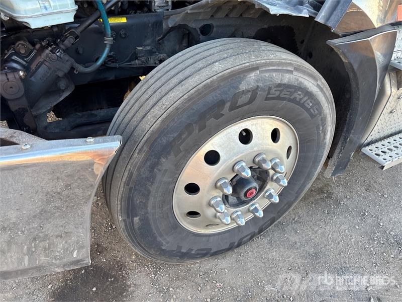 Freightliner Cascadia 126 6x4 T/A Sleeper Truck Tractor Tegljači