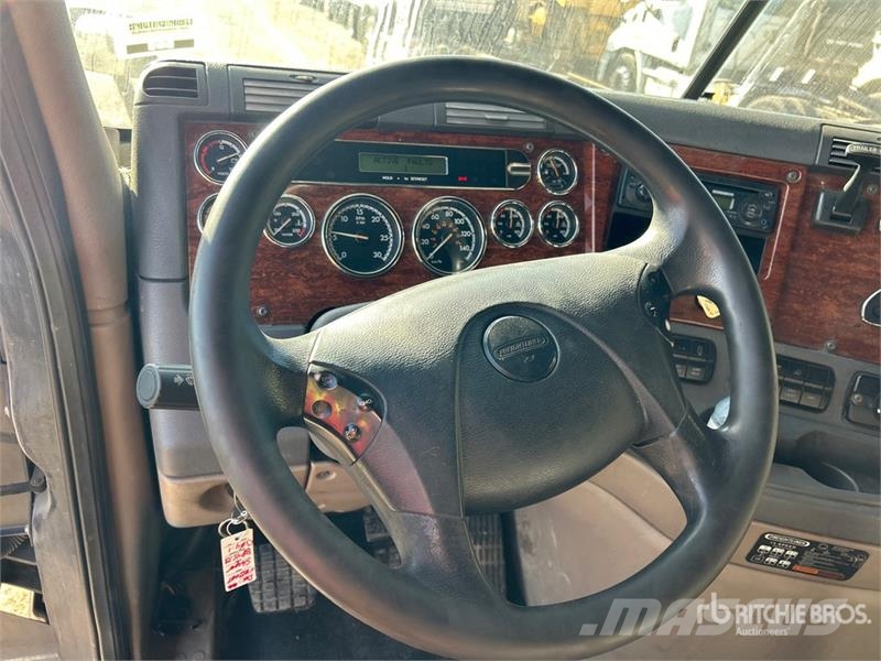 Freightliner Cascadia 125 6x4 T/A Sleeper Truck Tractor Седельные тягачи