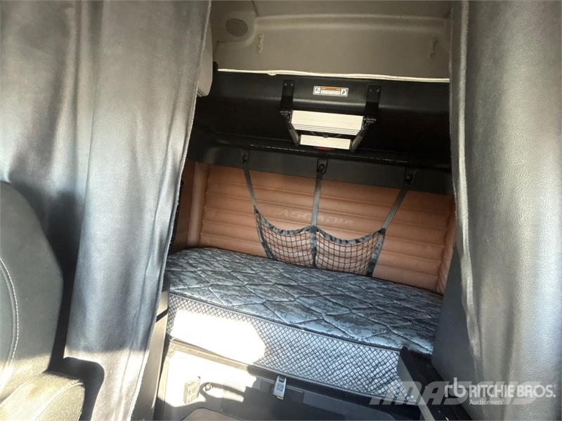 Freightliner Cascadia 126 وحدات الجر