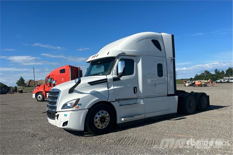 Freightliner Cascadia 126 6x4 T/A Sleeper Truck Tractor Nyergesvontatók