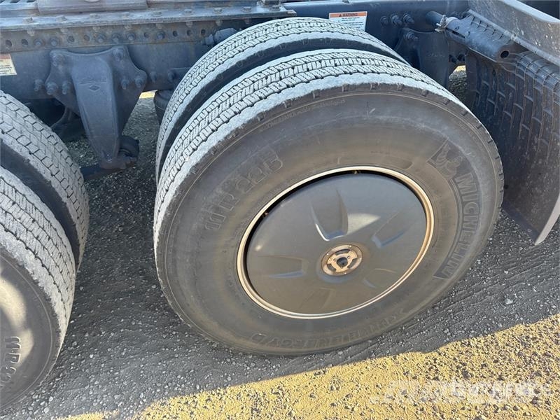 Freightliner Cascadia 126 وحدات الجر