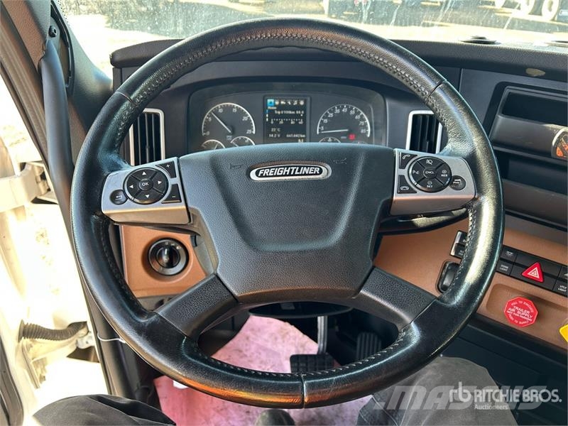 Freightliner Cascadia 126 6x4 T/A Sleeper Truck Tractor Седельные тягачи