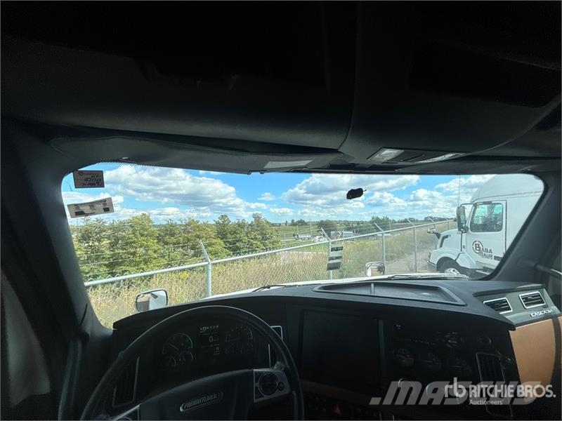 Freightliner Cascadia 126 6x4 T/A Sleeper Truck Tractor Vilcēji