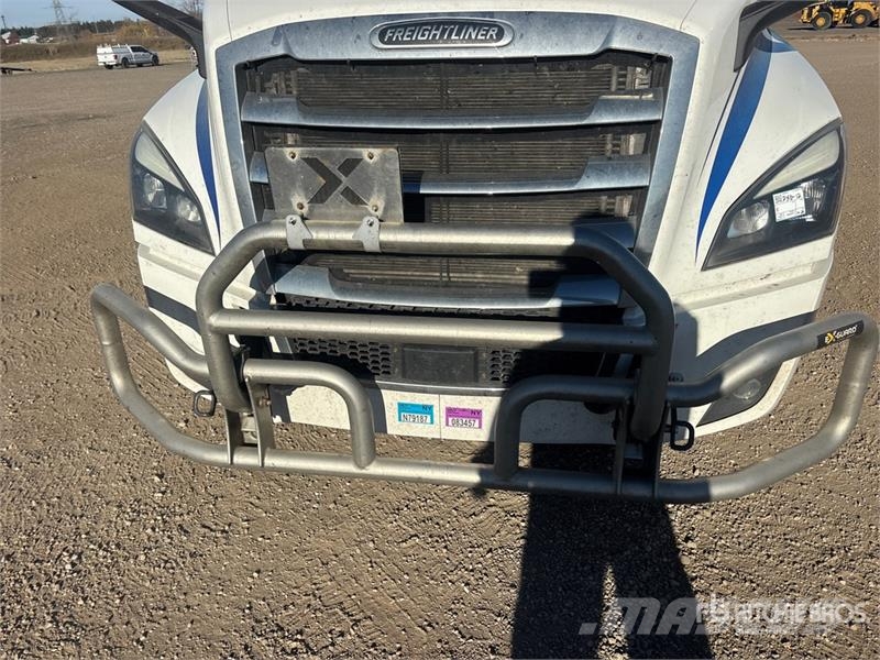 Freightliner Cascadia 126 وحدات الجر