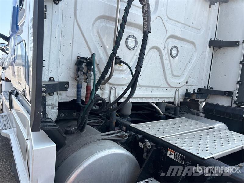 Freightliner Cascadia 126 Naudoti vilkikai