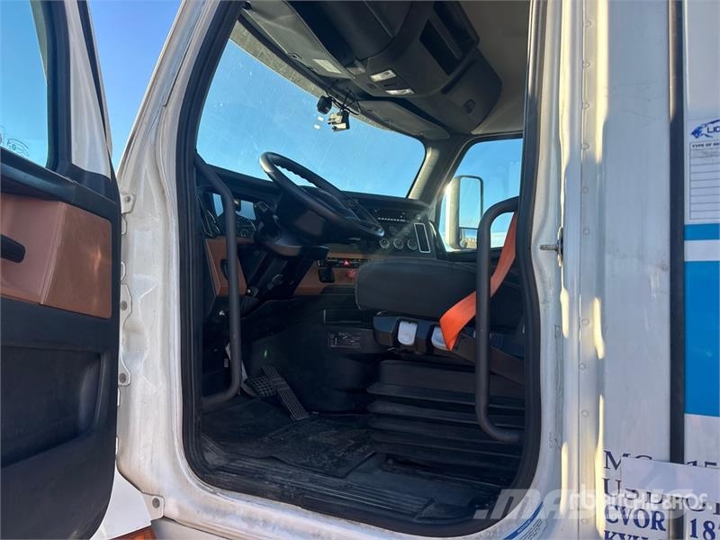 Freightliner Cascadia 126 وحدات الجر
