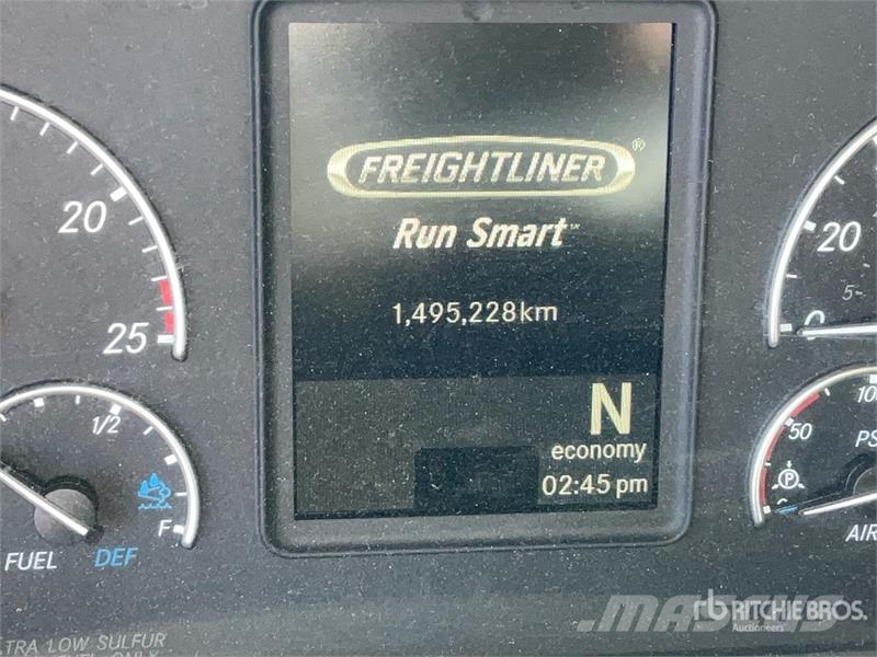 Freightliner Cascadia 126 6x4 T/A Sleeper Truck Tractor Тягачі