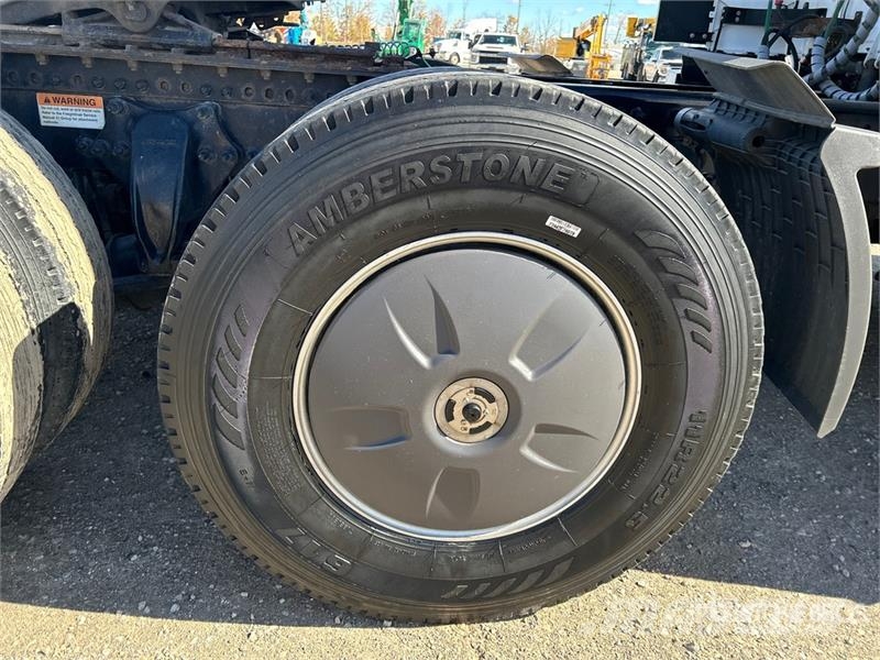 Freightliner Cascadia 126 6x4 T/A Sleeper Truck Tractor وحدات الجر