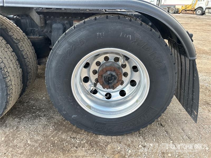 Freightliner Cascadia 113 Trekkers