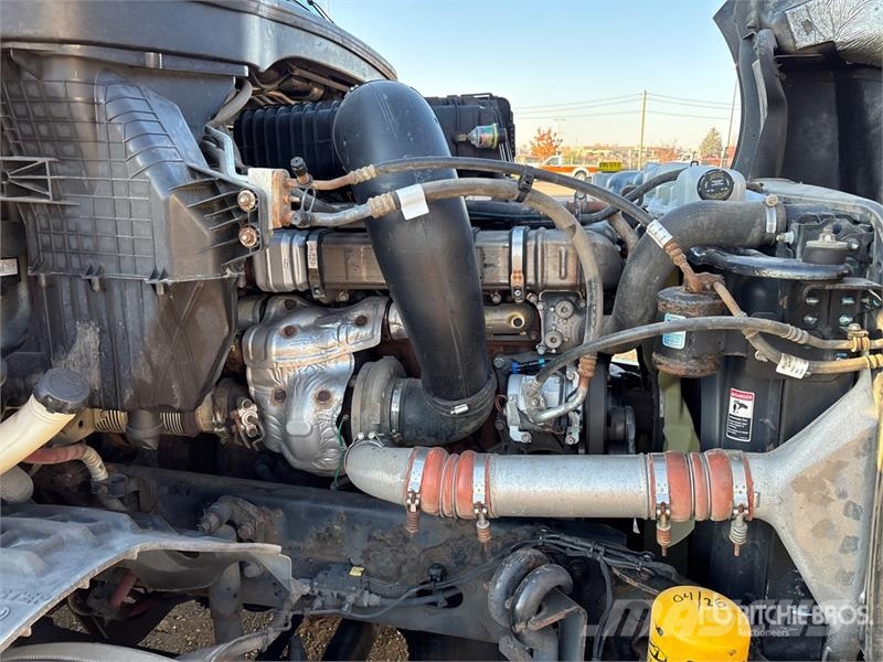 Freightliner Cascadia 126 6x4 T/A Sleeper Truck Tractor Tegljači