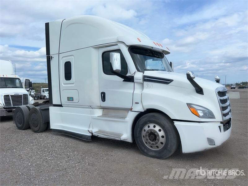 Freightliner Cascadia 126 6x4 T/A Sleeper Truck Tractor Tractor Units
