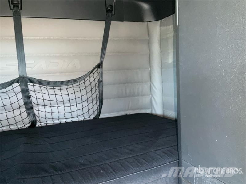 Freightliner Cascadia 126 6x4 T/A Sleeper Truck Tractor Тягачі