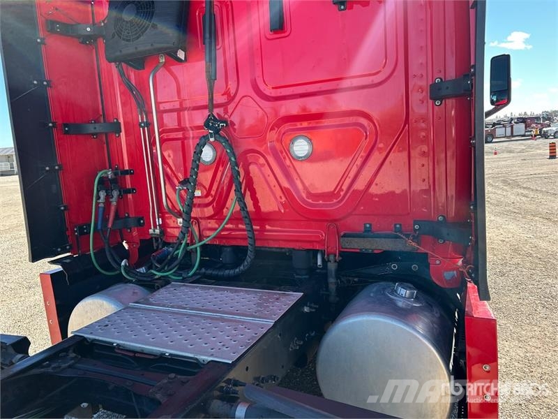 Freightliner Cascadia 126 وحدات الجر