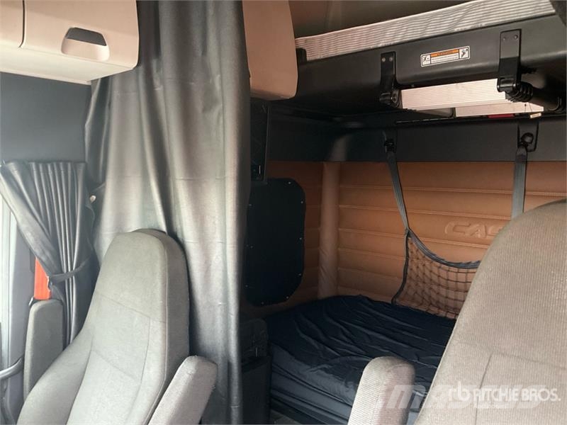 Freightliner Cascadia 126 6x4 T/A Sleeper Truck Tractor Traktorske jedinice