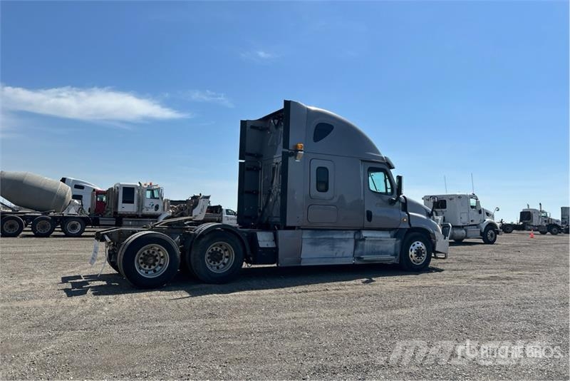 Freightliner Cascadia 125 6x4 T/A Sleeper Truck Tractor Tegljači