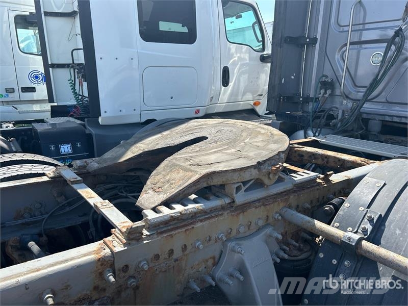 Freightliner Cascadia 125 6x4 T/A Sleeper Truck Tractor Tractor Units