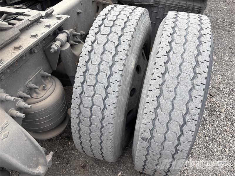 Freightliner Cascadia 126 6x4 T/A Sleeper Truck Tractor Sattelzugmaschinen