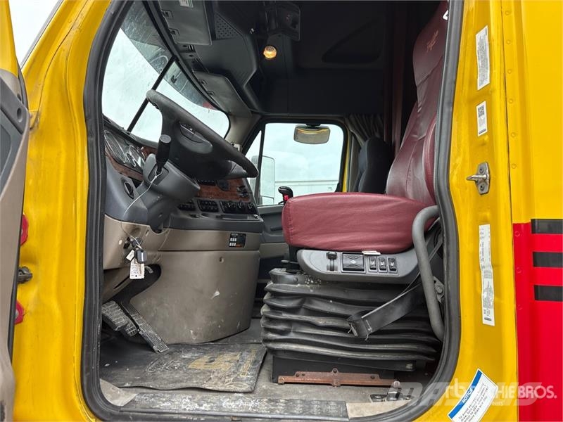 Freightliner Cascadia 125 6x4 T/A Sleeper Truck Tractor Sattelzugmaschinen