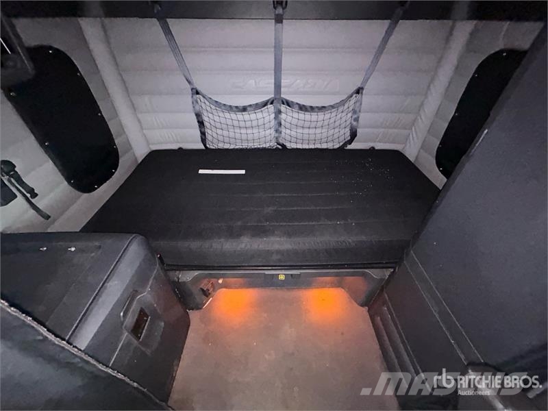 Freightliner Cascadia 126 6x4 T/A Sleeper Truck Tractor 曳引機組件