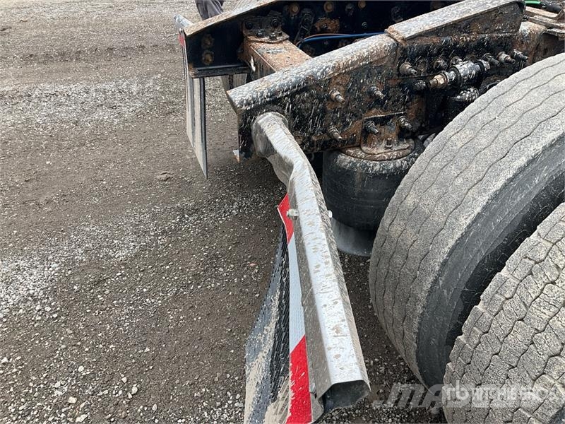 Freightliner Cascadia 126 6x4 T/A Sleeper Truck Tractor Tegljači