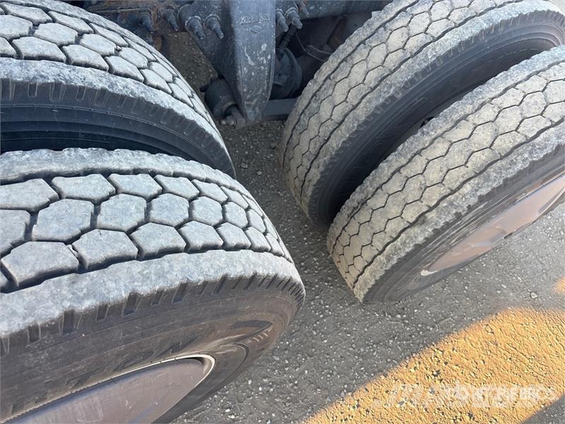 Freightliner Cascadia 126 6x4 T/A Sleeper Truck Tractor Седельные тягачи