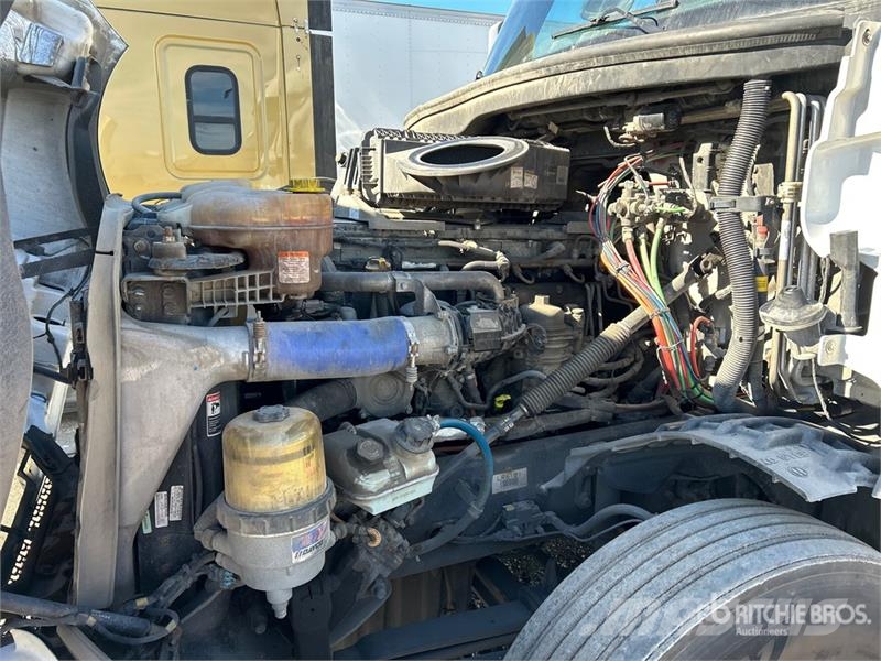 Freightliner Cascadia 126 6x4 T/A Sleeper Truck Tractor Sattelzugmaschinen