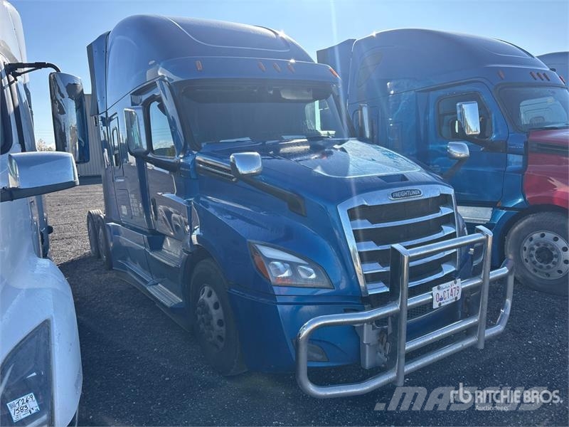 Freightliner Cascadia 126 6x4 T/A Sleeper Truck Tractor Tractor Units