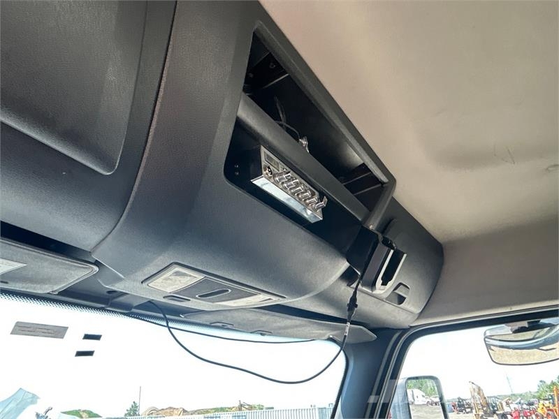 Freightliner Cascadia 126 Tractor Units