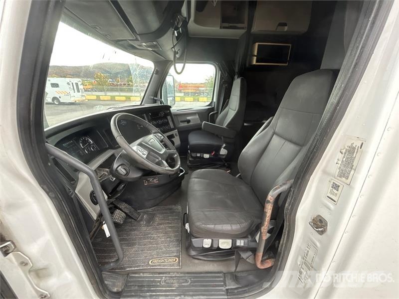 Freightliner Cascadia 126 6x4 T/A Sleeper Truck Tractor Motrici e Trattori Stradali