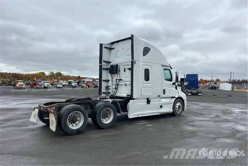 Freightliner Cascadia 116 Trekkers