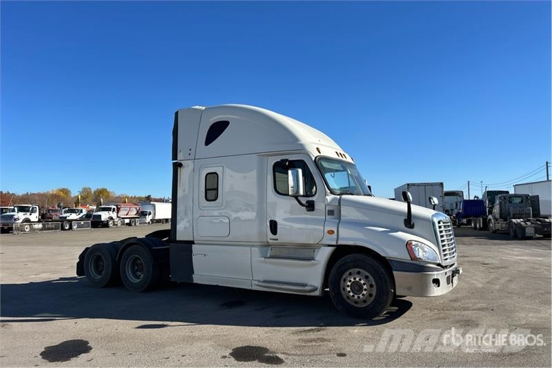 Freightliner Cascadia 125 6x4 T/A Sleeper Truck Tractor 曳引機組件