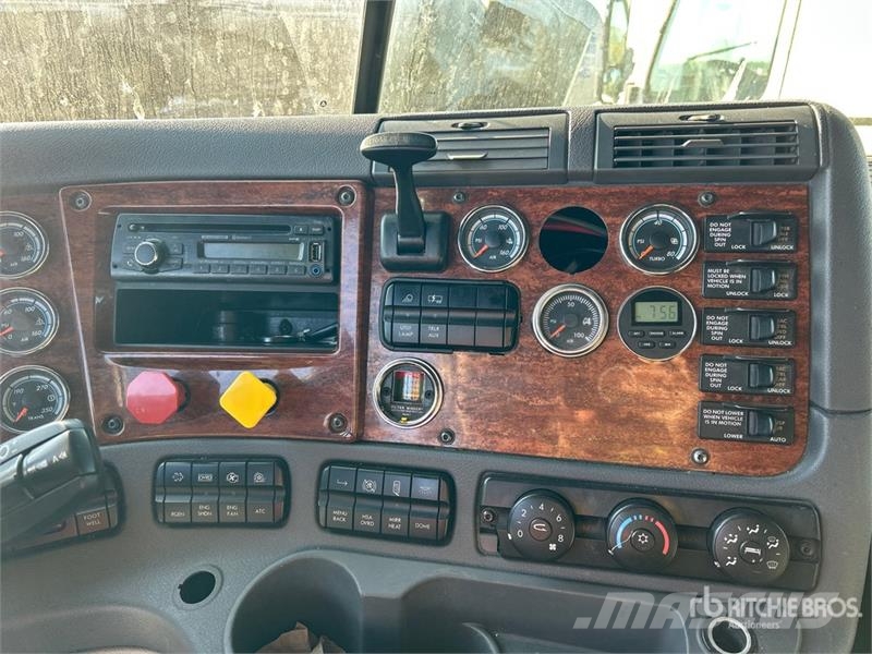 Freightliner Cascadia 125 6x4 T/A Sleeper Truck Tractor Sattelzugmaschinen