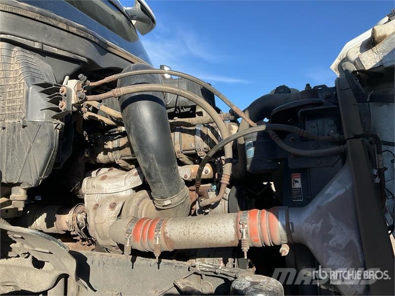 Freightliner Cascadia 126 6x4 T/A Sleeper Truck Tractor Traktorske jedinice