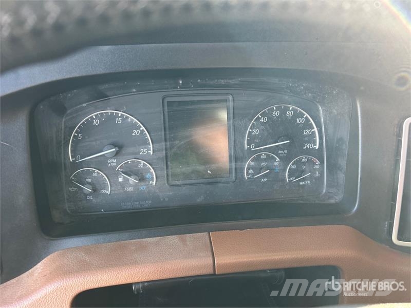 Freightliner Cascadia 126 6x4 T/A Sleeper Truck Tractor Sattelzugmaschinen