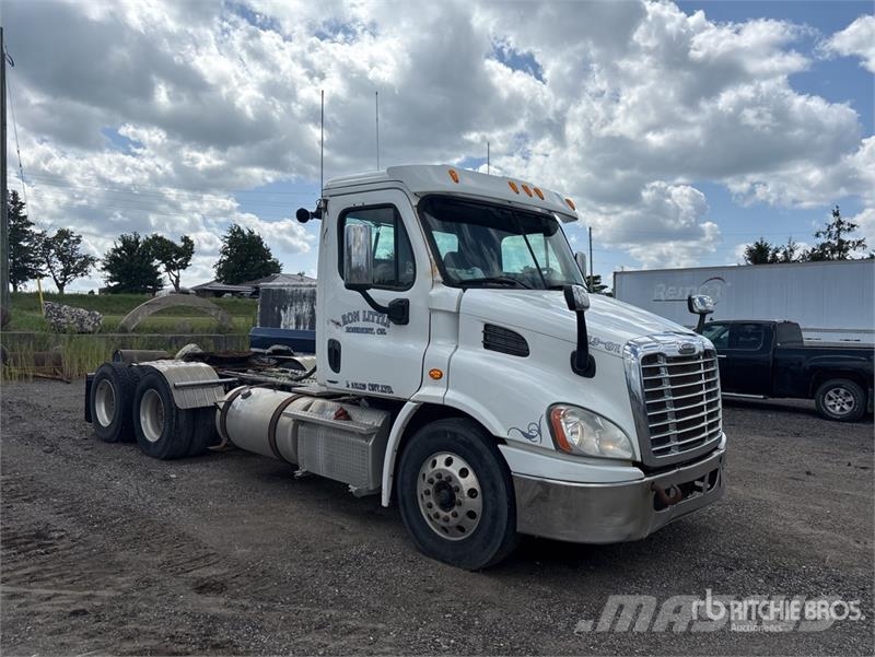 Freightliner Cascadia 113 Vetopöytäautot
