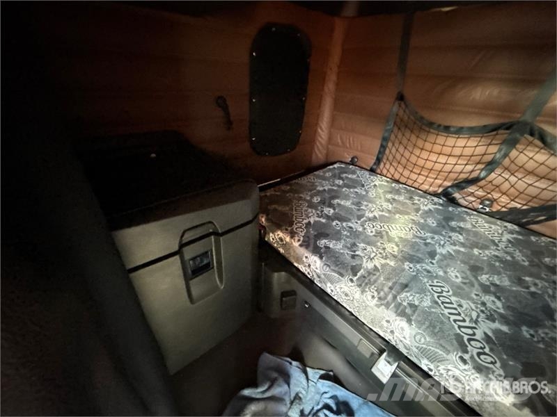 Freightliner Cascadia 126 6x4 T/A Sleeper Truck Tractor Tractores (camiões)