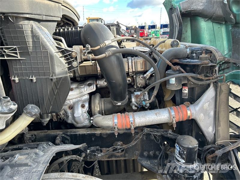 Freightliner Cascadia 126 6x4 T/A Sleeper Truck Tractor Nyergesvontatók