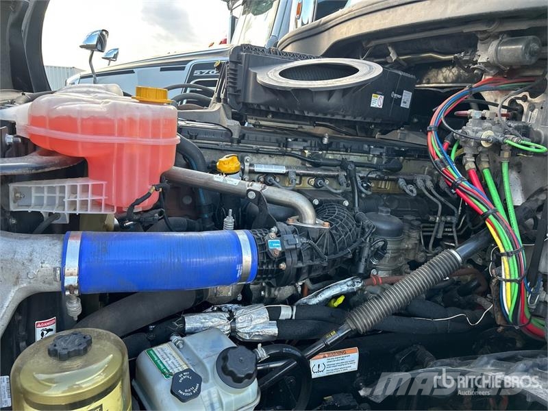 Freightliner Cascadia 126 6x4 T/A Sleeper Truck Tractor Trekkers