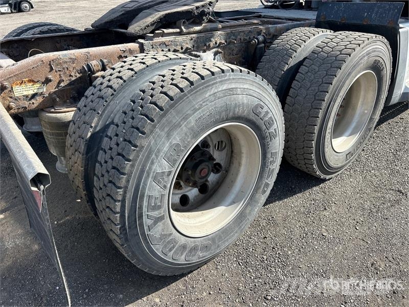 Freightliner Cascadia 125 6x2 T/A Sleeper Truck Tractor وحدات الجر