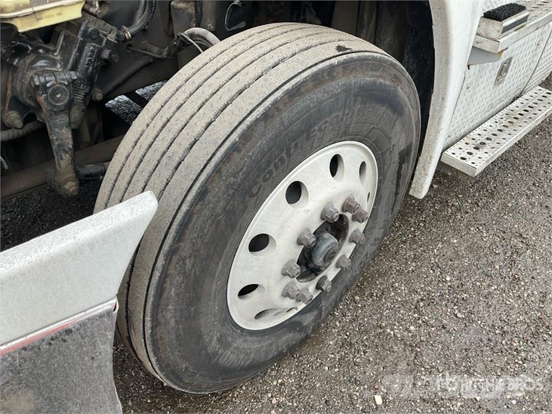 Freightliner Cascadia 125 6x4 T/A Sleeper Truck Tractor Vlačilci