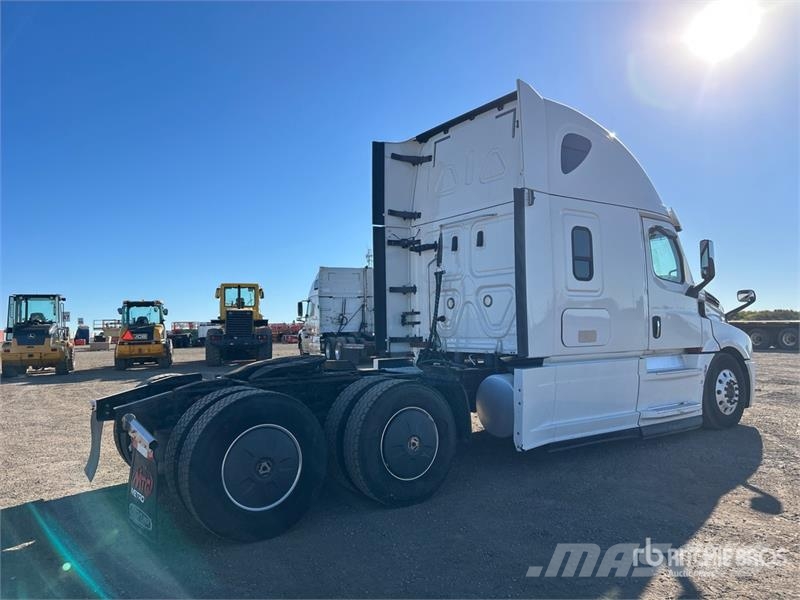 Freightliner Cascadia 126 6x4 T/A Sleeper Truck Tractor Sattelzugmaschinen