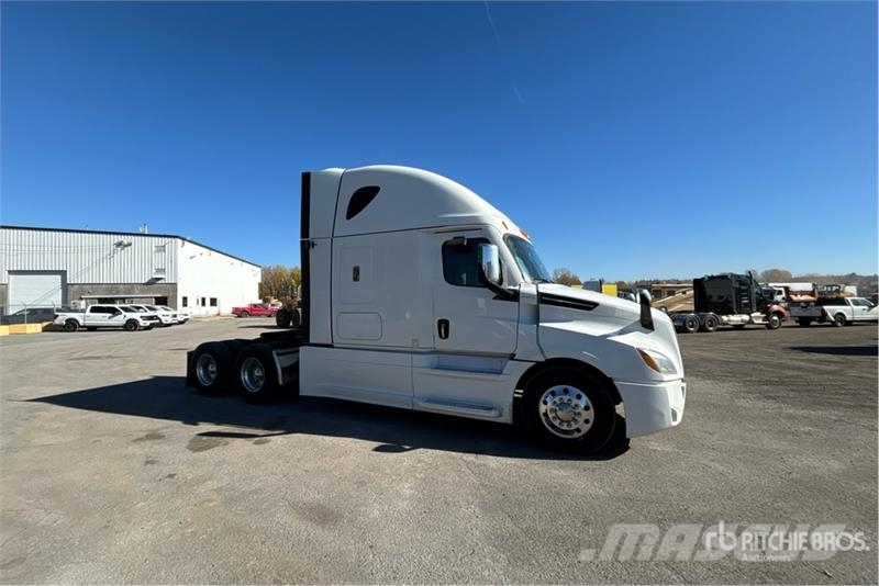 Freightliner Cascadia 126 6x4 T/A Sleeper Truck Tractor Тягачі